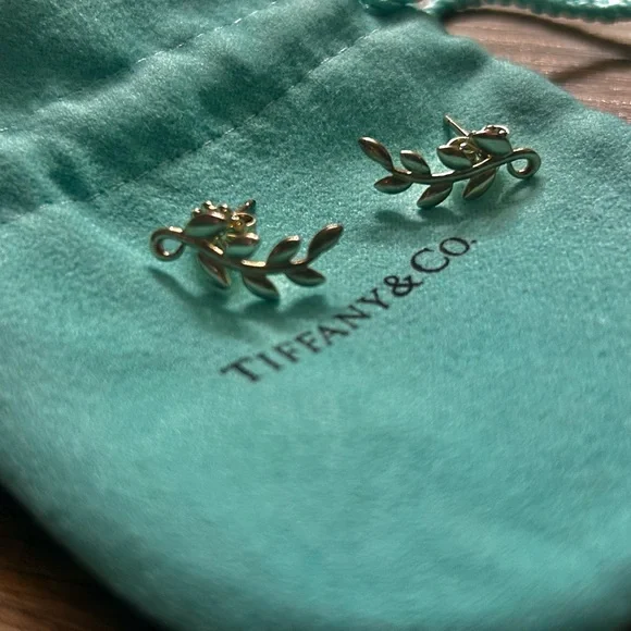 Authentic Tiffany & Co Paloma Picasso Olive leaf climber earrings - Picture 2 of 5